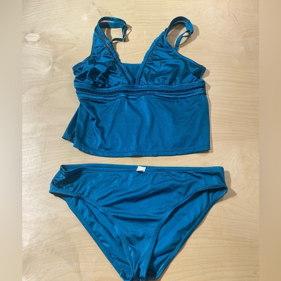 Fresh Water Two Piece Swimsuit XXL (JI) - Picture 3 of 11
